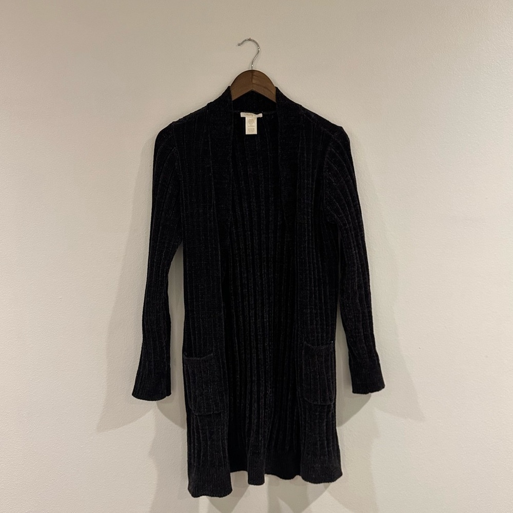 Black velvet textured cardigan, in great condition! Size small.
